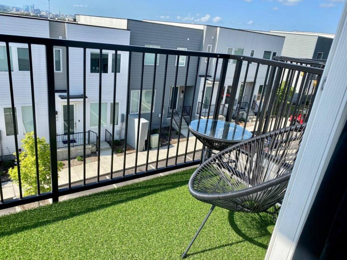 Big New And Modern With Skyline View Mural And Ping Pong Nashville Exterior photo