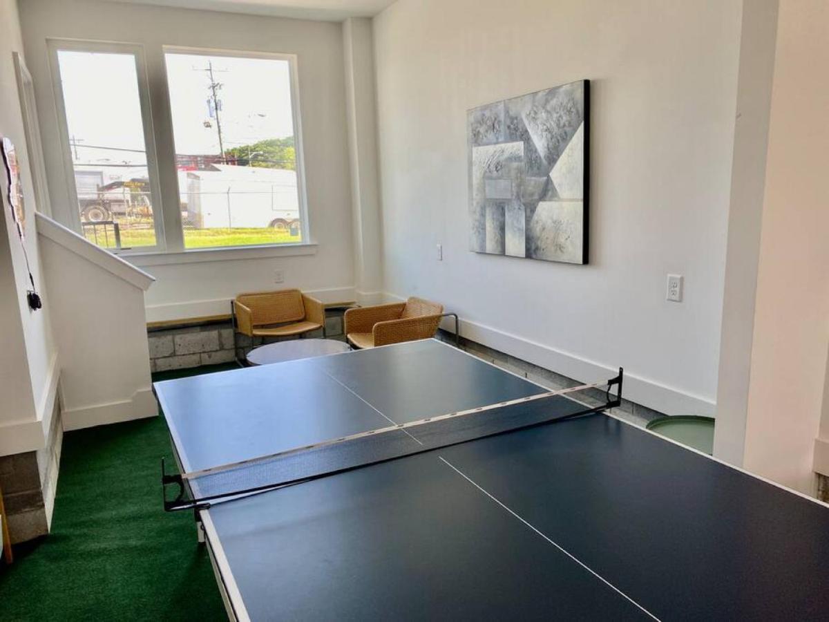 Big New And Modern With Skyline View Mural And Ping Pong Nashville Exterior photo